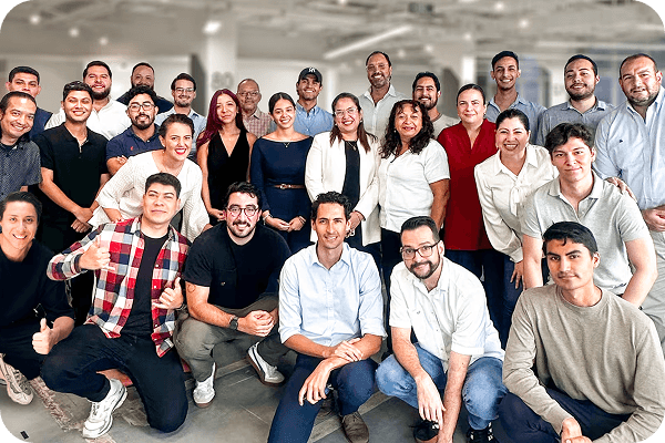 Foto grupal del equipo de TOHKN